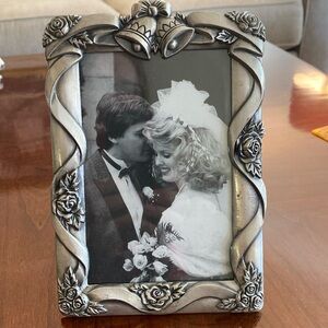 VTG Royal Limited 4”x6” Wedding Frame Free Standing Brushed metal (pewter look)